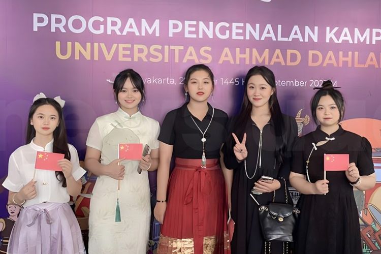 Para mahasiswa asing asal China yang kuliah di Universitas Ahmad Dahlan (UAD) Yogyakarta.