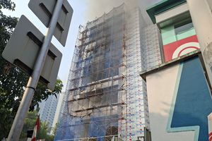 Proyek Gedung Bertingkat di Cikini Jakpus Kebakaran, 20 Mobil Damkar Dikerahkan