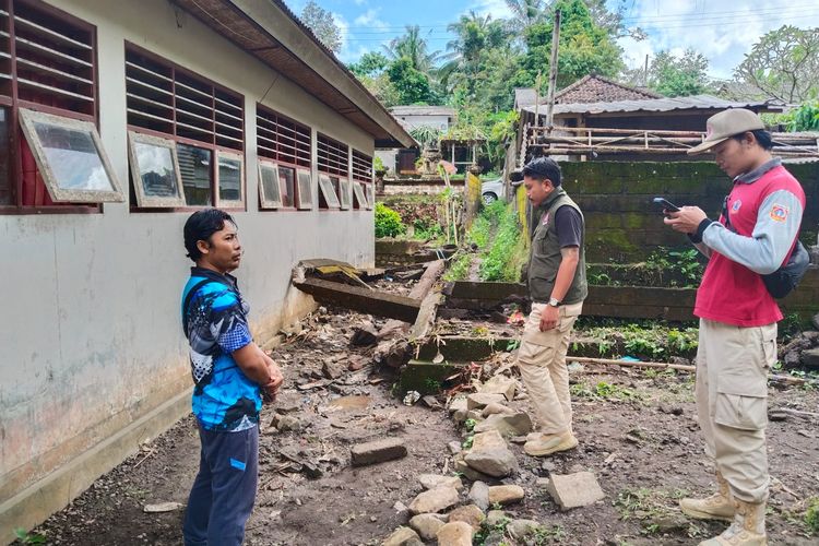 Diguyur Hujan Deras, Tembok SD di Karangasem Roboh, Tak Ada Korban Jiwa