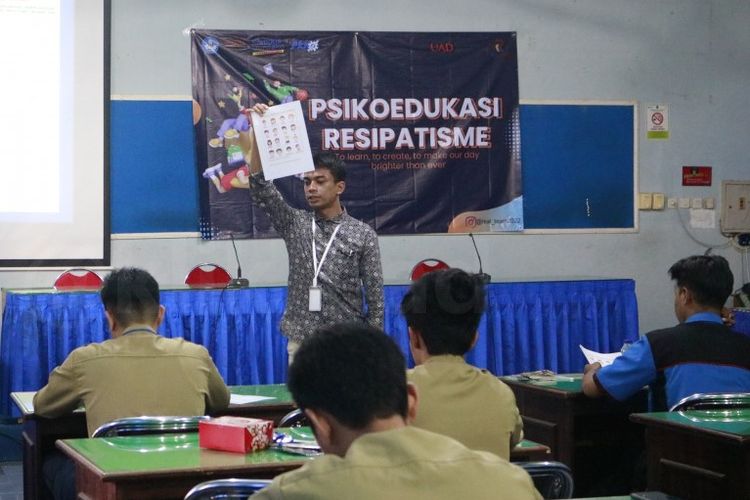 Tim dari Universitas Ahmad Dahlan (UAD) mengadakan kegiatan Psikoedukasi Resipatisme sebagai upaya atasi klitih Jogja.