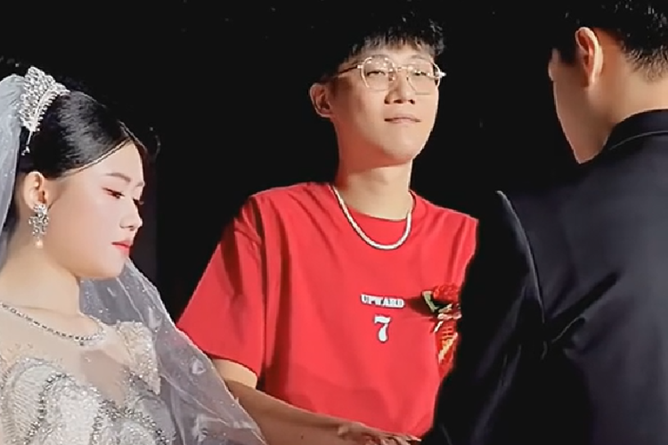 Pria Ini Disangka Sang Kakak di Pesta Pernikahan Putrinya, Ungkap Rahasia Awet Muda