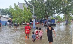 PLN Bagikan Tips Amankan Listrik Saat Banjir