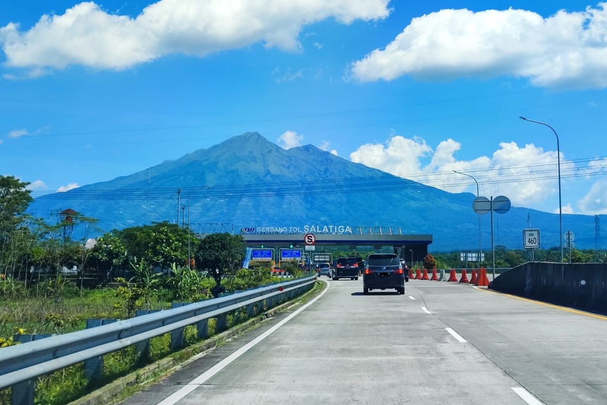 Jelang Periode Libur Maulid Nabi Muhammad SAW yang jatuh pada akhir pekan ini, atau tepatnya Senin (16/9/2024), PT Jasamarga Transjawa Tol (JTT) memastikan layanan transaksi yang optimal di sepanjang ruas Tol Trans Jawa.