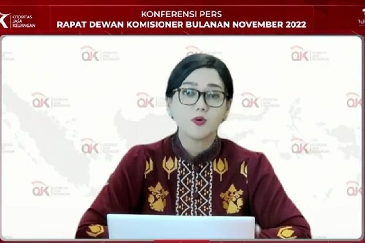 Anggota Dewan Komisioner OJK Bidang Edukasi dan Perlindungan Konsumen Friderica Widyasari Dewi saat konferensi pers RDK November 2022, Selasa (6/12/2022).