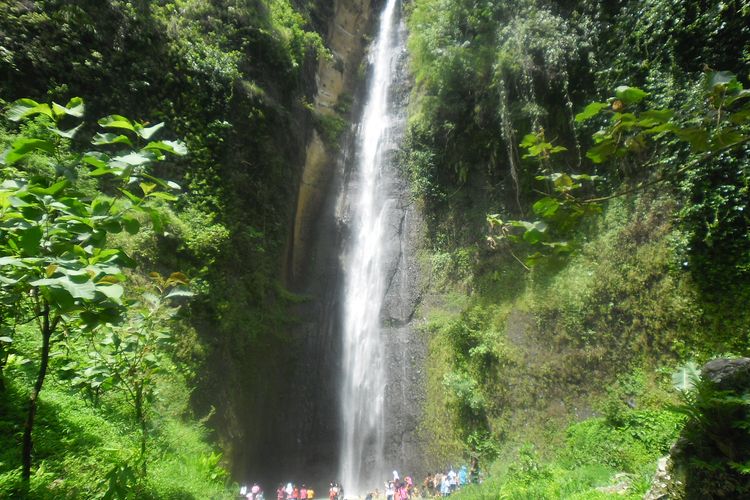 Air Terjun Sidoharjo di Samigaluh, Kulon Progo yang merupakan air terjun tertinggi yang ada di Provinsi DI Yogyakarta.