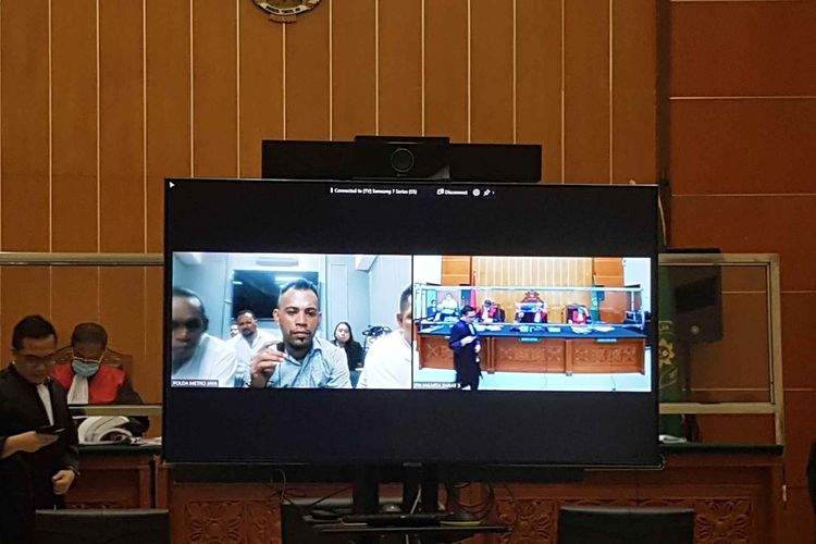 Sidang perkara pembunuhan berencana dan pengeroyokan yang menjerat John Kei dan kawan-kawan kembali digelar Selasa (4/5/2021) di Pengadilan Negeri Jakarta Barat.