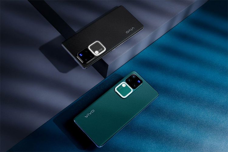 V30 Pro yang hadir dengan dua varian warna, Hijau Khatulistiwa dan Hitam Vulkanik. 