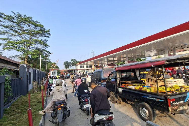 Warga Kesal dan Resah, Antrean BBM di Palangka Raya Mengular Lagi