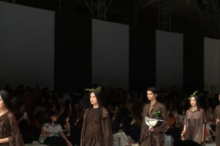 Show koleksi BIASA bertajuk 'Believe' dalam gelaran Jakarta Fashion Week 2026, di Pondok Indah Mall, Jakarta, Rabu (29/10/2025).