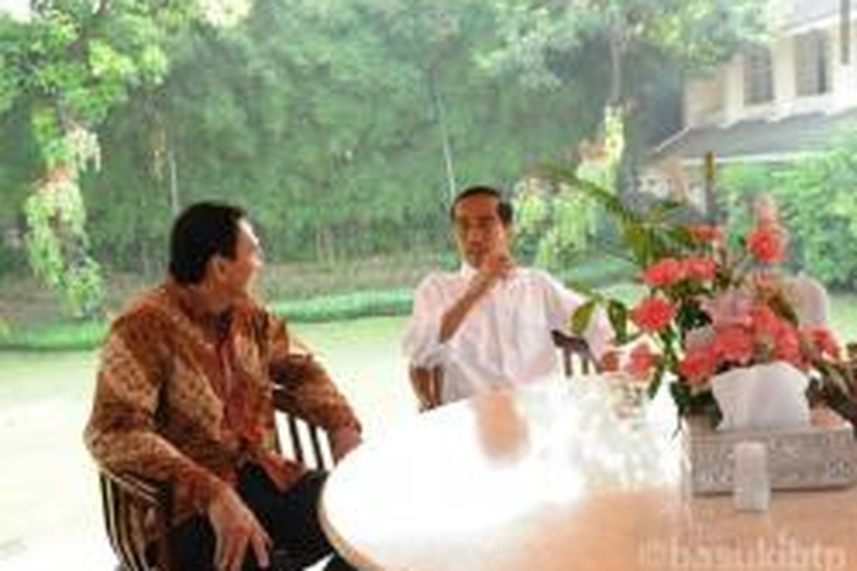 Plt Gubernur DKI Jakarta Basuki Tjahaja Purnama mengantar Presiden Jokowi ke Istana, Rabu (22/10/2014).