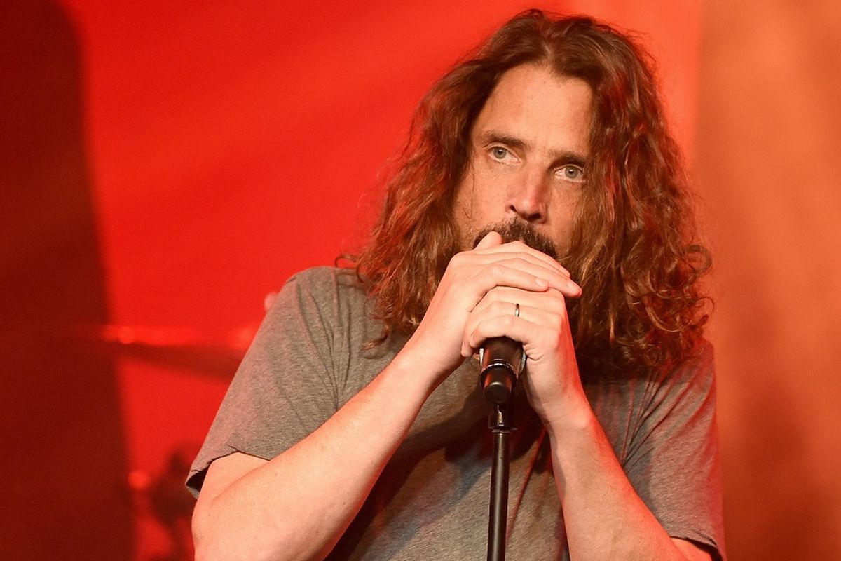 Chris Cornell tampil dalam acara Prophets of Rage and Friends Anti Inaugural Ball di Taragram Ballroom in Los Angeles, California, pada 20 Januari 2017. Cornell meninggal di usia 52 tahun usai tampil bersama Soundgarden di Detroit, Rabu (17/5/2017).