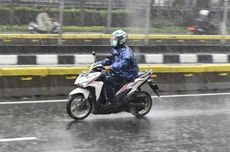 Saat Hujan dan Kondisi Jalan Licin, Bikers Jangan Asal Ngerem