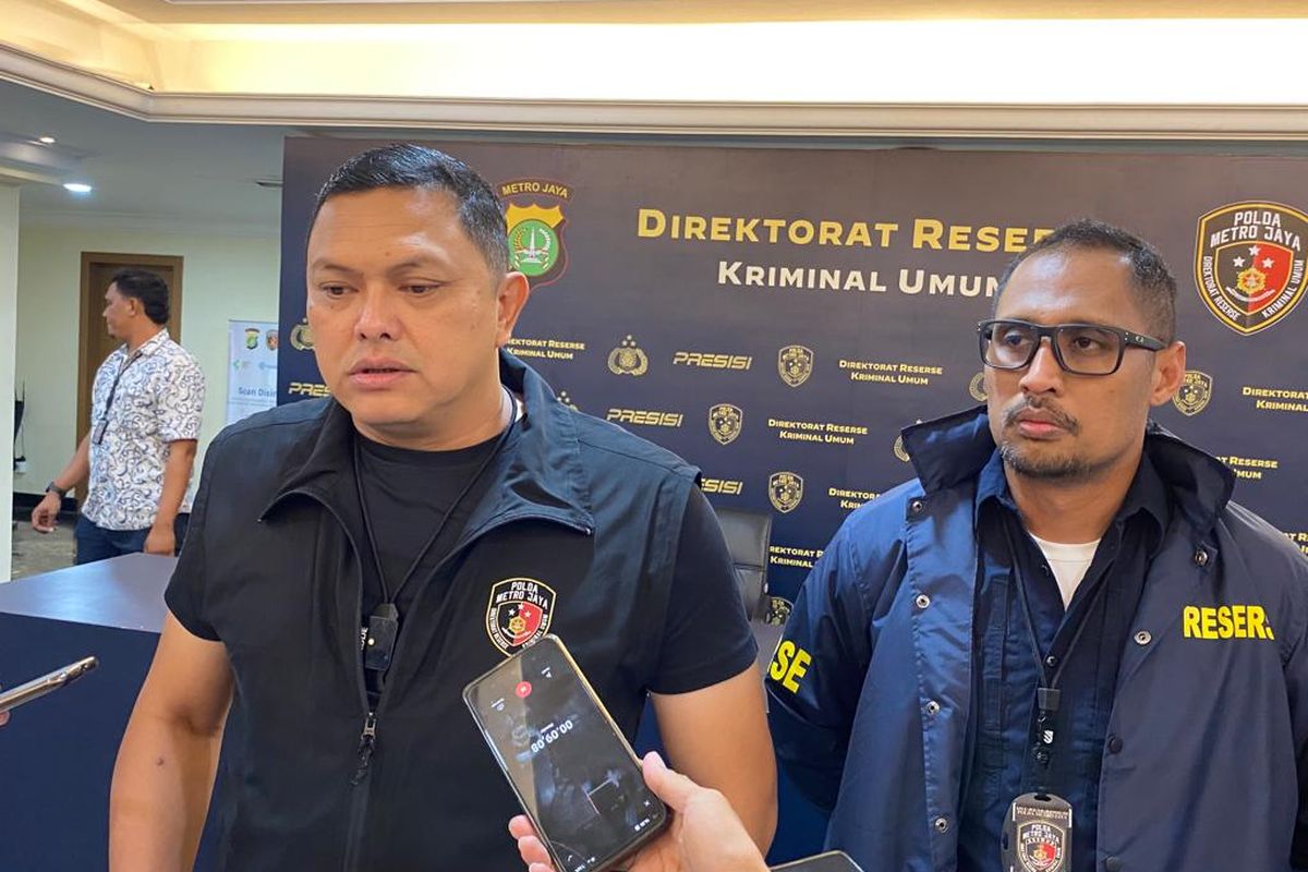 Direktur Reserse Kriminal Umum Polda Metro Jaya Kombes Hengki Haryadi memberikan keterangan kepada wartawan di Mapolda Metro Jaya, Jumat (17/11/2023). 