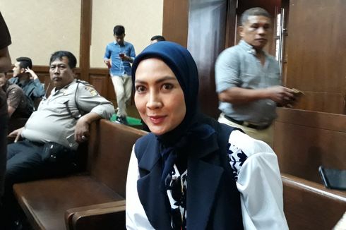 Steffy Burase Bersaksi untuk Terdakwa Gubernur Aceh Irwandi Yusuf