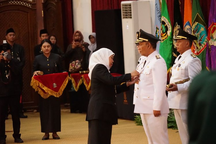 Pj Bupati Magetan Hergunadi dilantik oleh Gubernur Khofifah Indar parawansa di gedung Grahadi. Hergunadi menggaku akan menjaga netralitas ASN di tahun politik