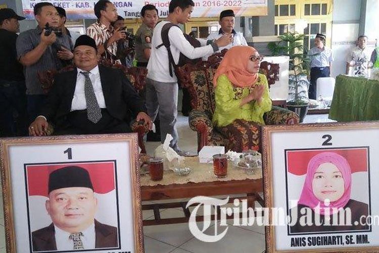 Ini Cakades Sidorejo, Kecamatan Deket, pasangan suami istri, Saptaya Nugraha Putra dan Anis Sugiarti yang ikut bertarung pada 2016 lalu 



