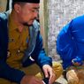 Isak Tangis Keluarga yang Makan Nasi dan Garam Saat Dikunjungi Wakil Bupati Tasikmalaya