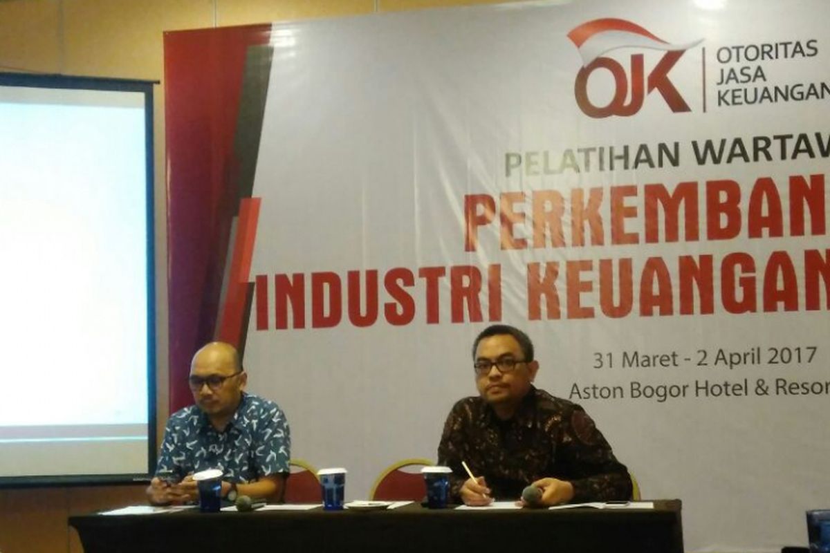 Deputi Direktur Pengawasan Asuransi 2, Direktorat Pengawasan Asuransi dan BPJS Kesehatan, OJK Kristianto Andi Handoko (kanan), di seminar Perkembangan Industri Keuangan Non-Bank, Bogor, Jawa Barat, Sabtu (1/4/2017).