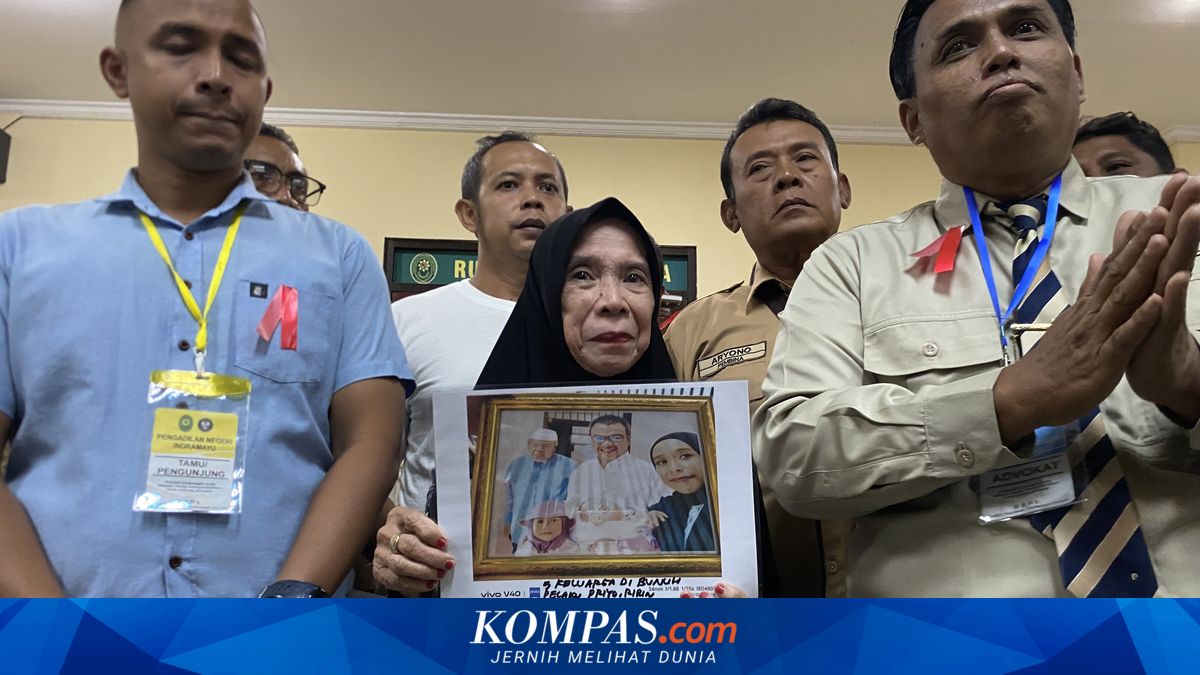 Ibu Kandung Korban Pembunuhan Satu Keluarga di Indramayu Sujud Syukur Usai Ririn Rifanto Divonis Mati