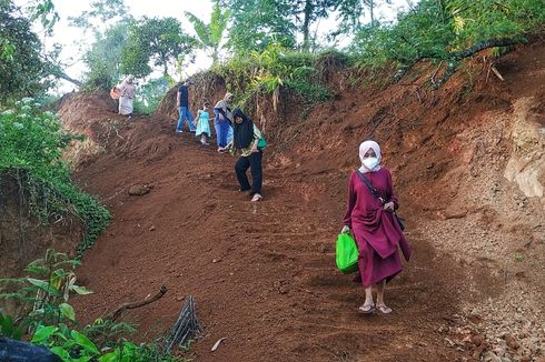 Cerita Penyintas Bencana Tanah Bergerak, Susuri Longsoran demi Ikut Vaksinasi, Sampai di Puskesmas Vaksin Habis...