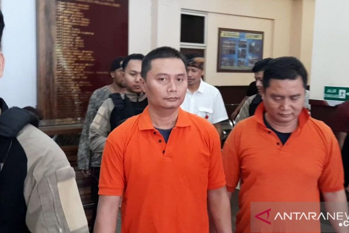 Dua tersangka kasus pengeroyokan dan penyerobotan tanah milik Budianto Tahapary ditangkap Polres Metro Jakarta Selatan, Kamis (16/1/2020).