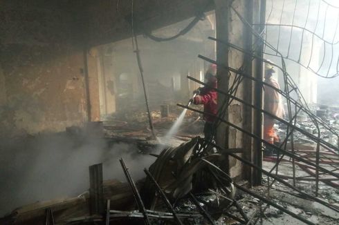 Pasar Weleri Terbakar, Warga: Saya Datang, Api Sudah Tinggi...