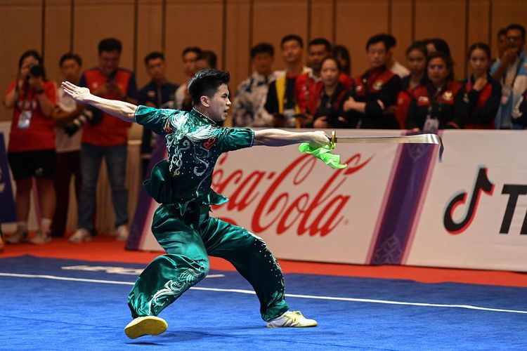 Atlet wushu asal Indonesia, Edgar Xavier, tampil dalam ajang SEA Games 2023 Kamboja. Dia berhasil menyumbangkan meraih medali emas di nomor Men's Changquan pada Jumat (12/5/2023).