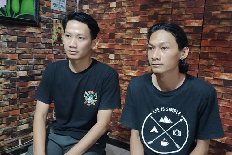 Saka Tatal (kanan) mengeklaim dirinya menjadi korban salah tangkap