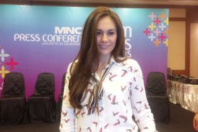 Wulan Guritno usai konferensi pers Mom and Kids Awards 2015 di MNC Tower, Jakarta Pusat, Kamis (10/12/2015).