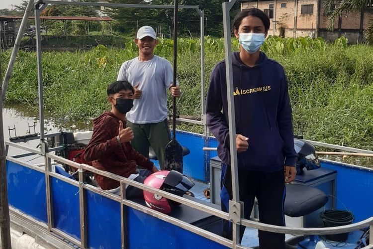 Perahu ponton (pontoon boat) Sumbara Boat dimanfaatkan untuk olahraga memancing di Sungai SIak, Provinsi Riau sejak Agustus 2020.