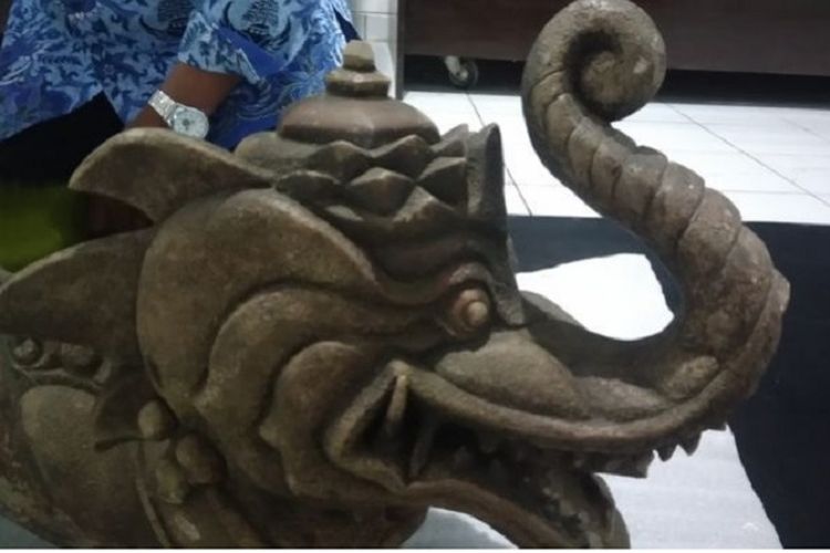 Artefak berbentuk kepala gajah dan berbadan naga di Museum Sri Baduga, Senin (18/9/2017). 