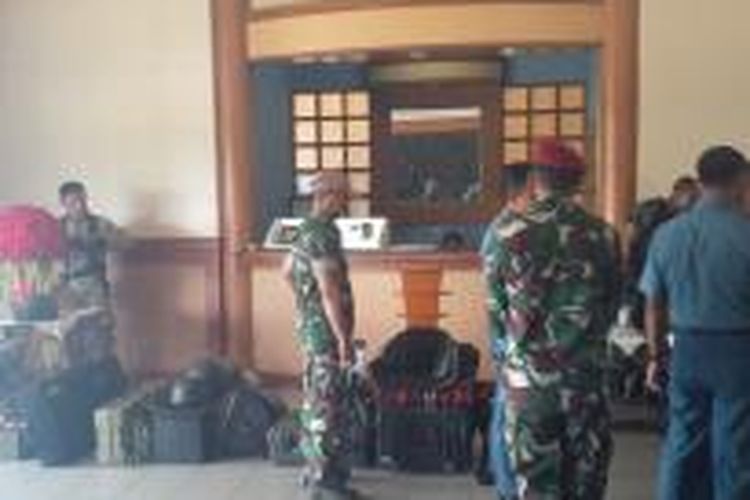 Tim gabungan menyisir dugaan adanya bom di Rumah Sakit Haji Sukolilo Surabaya.
