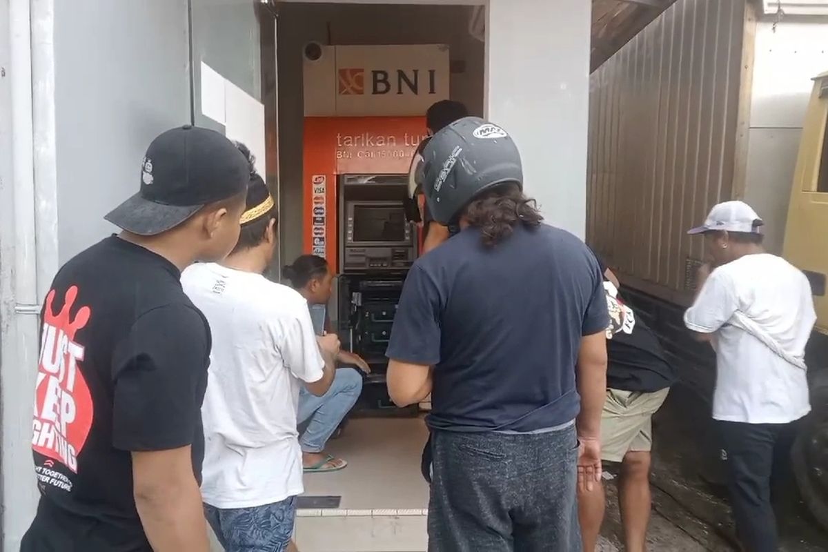 Pintu Mesin ATM BNI Terbuka Sendiri Saat Warga Tarik Uang, Diduga Akibat Kelalaian Petugas