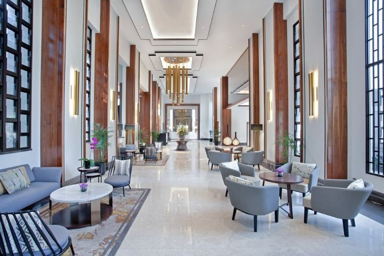 Arsitektur dan interior Mason Pine Hotel mengusung konsep Art Deco klasik nan mewah dengan sentuhan tradisional khas Jawa Barat.