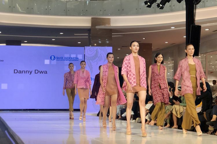 Koleksi Danny Dwa di Jogja Fashion Trend 2023