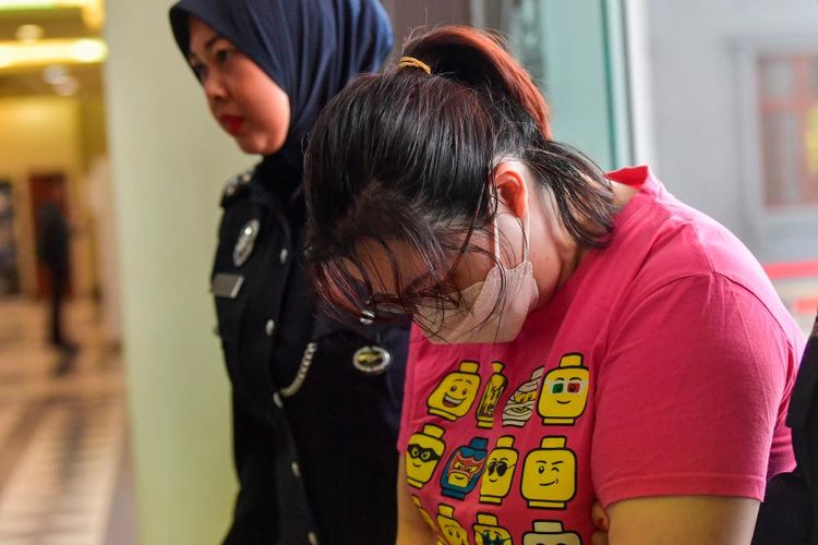 Seorang perempuan Malaysia, Loke Chee Hui (43) mengaku tidak bersalah di Pengadilan Magistrate Kuala Lumpur pada Jumat (5/5/2023) karena menyakiti seorang pembantu Indonesia menggunakan setrika dan air panas sejak Maret tahun lalu.

