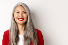 4 Cara Mewarnai Rambut dengan Warna Ash Grey