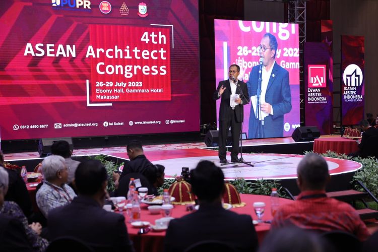 Wali Kota Makassar Mohammad Ramdhan Pomanto dalam acara Kongres Arsitek se-Asia Tenggara (Asean) di Hotel Gammara, Makassar, Kamis, (27/07/2023).
