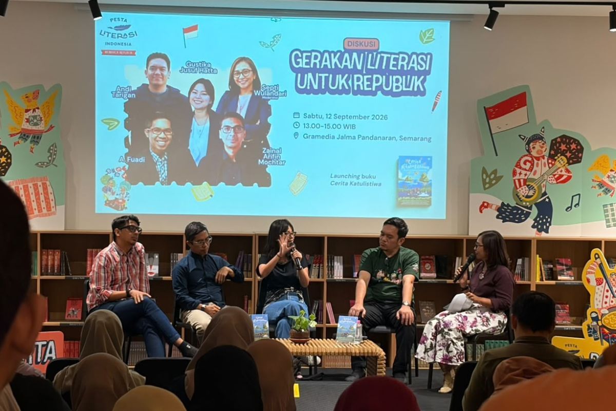 Diskusi "Gerakan Literasi untuk Republik" bersama Andi Tarigan, Gustika Jusuf Hatta, Septi Wulandari, A. Fuadi, dan Zainal Arifin Mochtar, sekaligus peluncuran buku Cerita Katulistiwa, dalam rangkaian Pesta Literasi Indonesia di Semarang, Sabtu (12/9/2026).