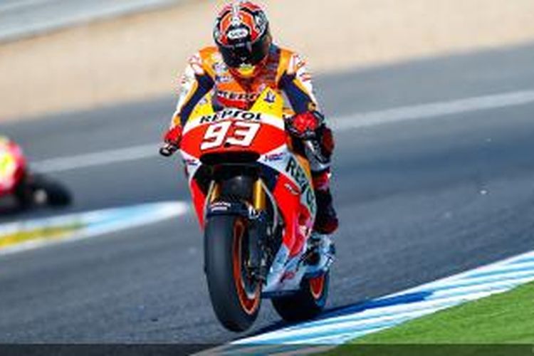 Pebalap Repsol Honda asal Spanyol, Marc Marquez, melintasi Sirkuit Jerez pada sesi kualifikasi GP Spanyol, Sabtu (3/5/2014).