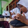 Pemkab Lumajang Bagikan 1.260 Sepatu Gratis untuk Siswa Tidak Mampu