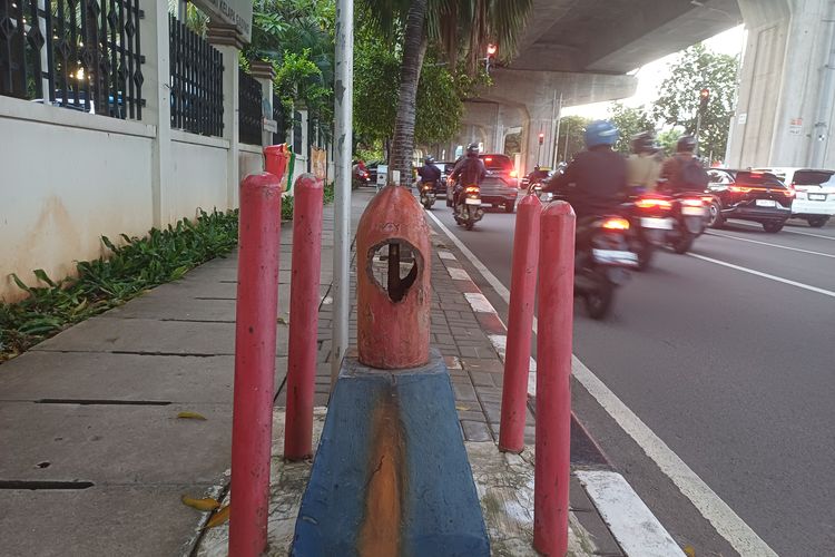 Hidran di Depan Kantor Kecamatan Kelapa Gading Rusak, Tutup Hilang dan Berlubang