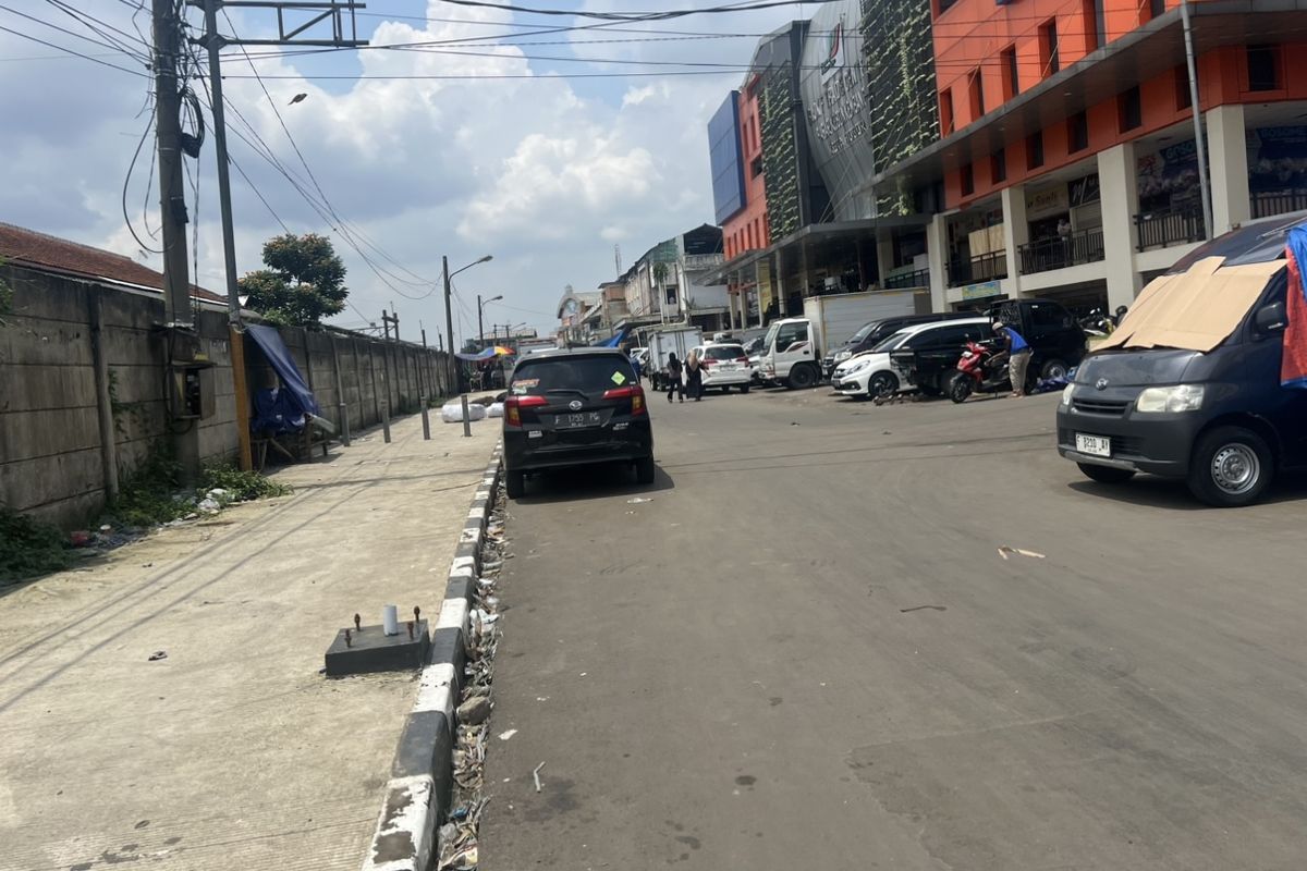 Trotoar di Jalan Nyi Raja Permas bakal menjadi tempat relokasi PKL Pasar Kebon Kembang.