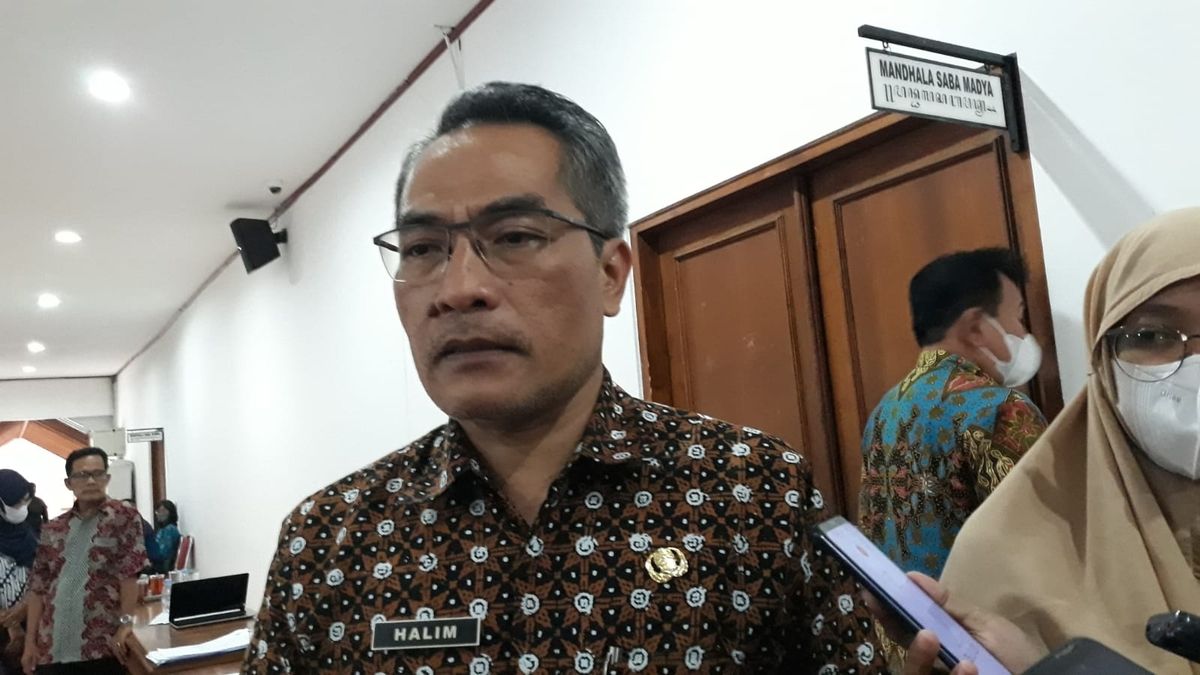 Bupati Petahana Bantul Abdul Halim Ambil Formulir Pilkada PDI-P dan Golkar