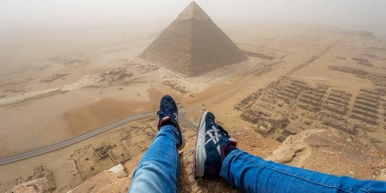 Pemuda Jerman Mendaki Puncak Piramida Giza Di Mesir Dalam 8 Menit