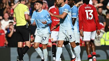 Legenda Man United Beri Reaksi Berbeda soal Kartu Merah Phil Foden