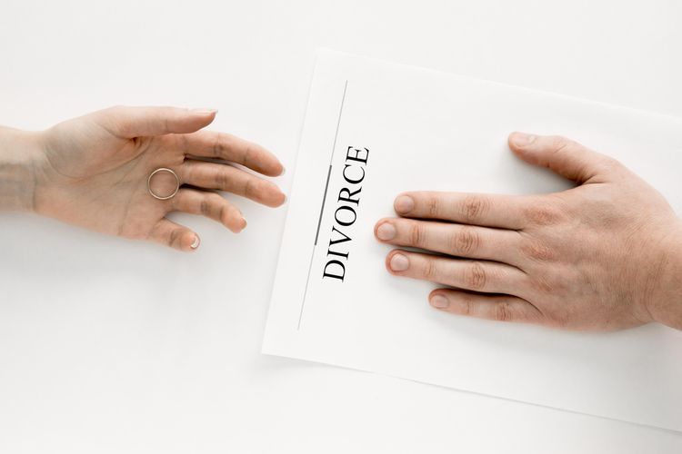 Fenomena Grey Divorce, Apakah Cinta Bisa Pudar hingga Sebabkan Perceraian di Usia Lanjut?