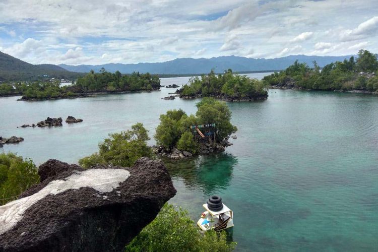 Wisata Tanjung Bongo di Kecamatan Galela, Kabupaten Halmahera Utara, Provinsi Maluku Utara, Senin (16/4/2018).