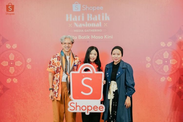 Didiet Maulana dan Shopee bekerja sama dalam kegiatan bertajuk Cerita Batik Masa Kini.