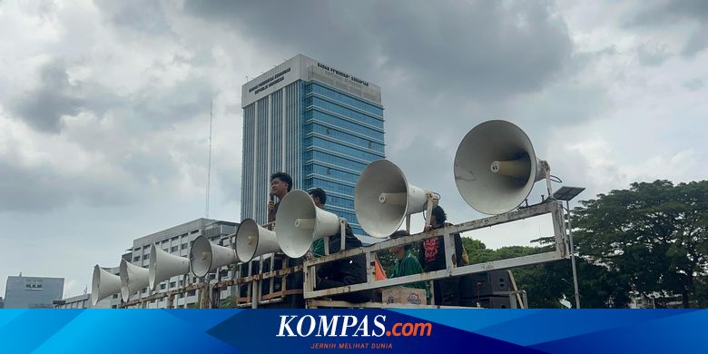 Tolak RUU TNI Disahkan, Mahasiswa: Tidak Mewakili Rakyat!